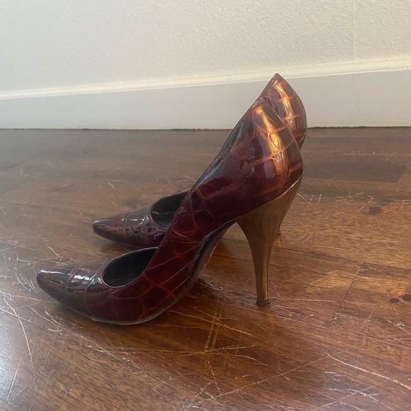 stuart weitzman red patent croc 👠 pumps - Picture 6 of 8